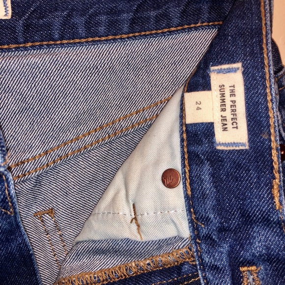 Dark wash distressed MadeWell perfect summer jean - Picture 5 of 5